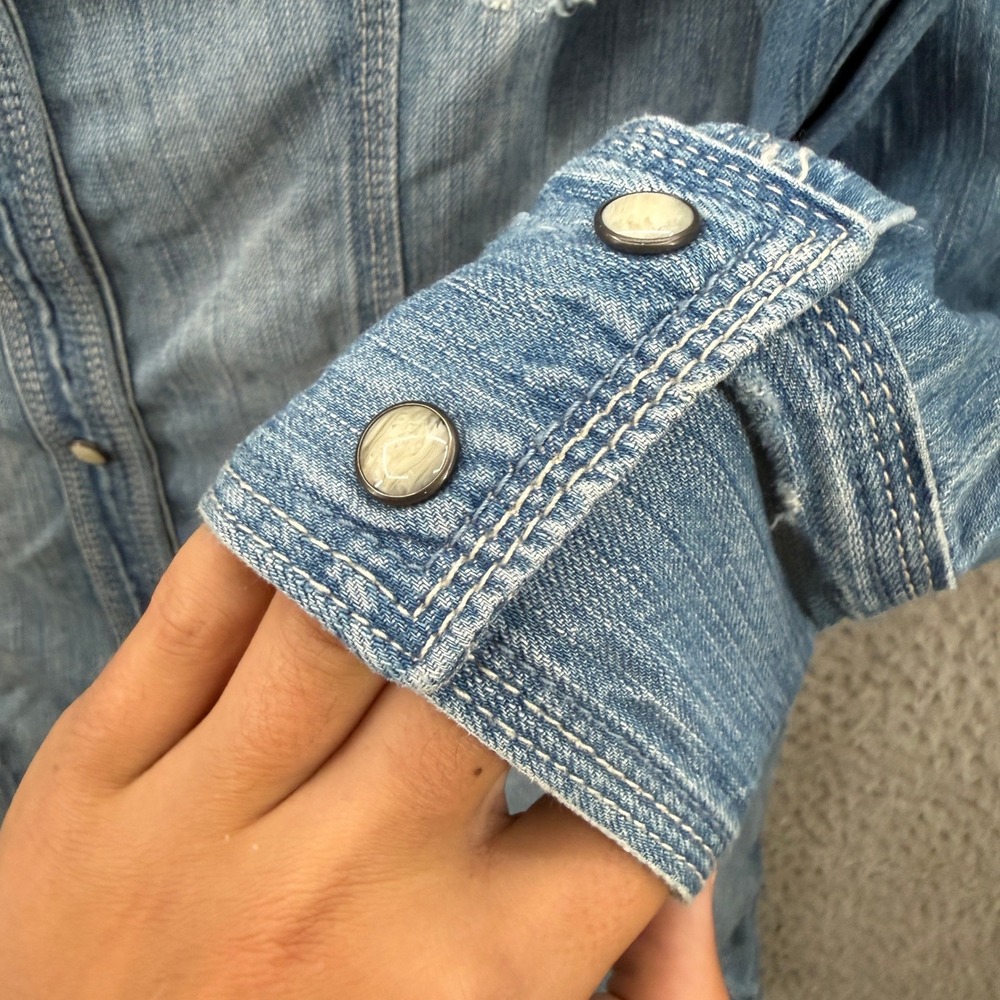 Cult of Individuality Shirt Women M Blue Denim Distressed Western Pearl Snap - Picture 4 of 10